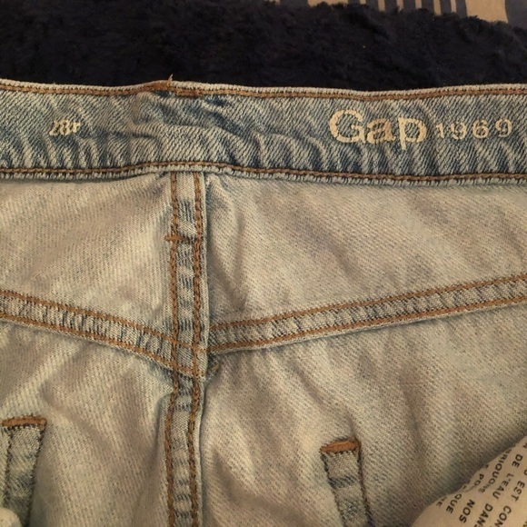 GAP Shorts - Picture 2 of 3